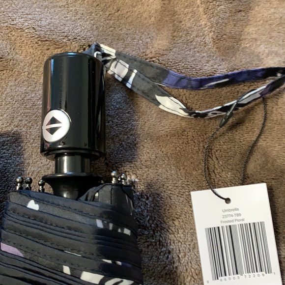 Fashionable Vera Bradley Frosted Floral Umbrella NWT - Picture 3 of 4